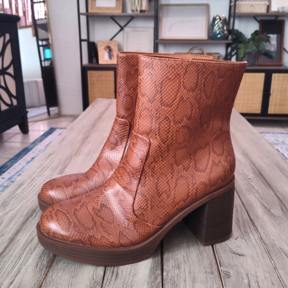 NWT Universal Thread Jenna Platform Boots in Snake Tan Print  Size 11.